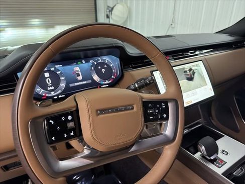Used 2025 Land Rover Range Rover Long Wheelbase Autobiography AWD/4WD image 38