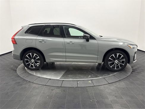 Certified 2024 Volvo XC60 B5 Plus image 8
