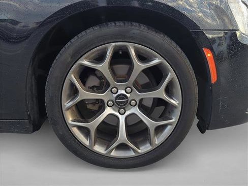 Used 2018 Chrysler 300 S w/ Beats Audio Group image 10