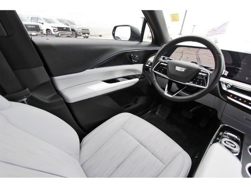 Certified 2024 Cadillac Lyriq Luxury RWD image 8