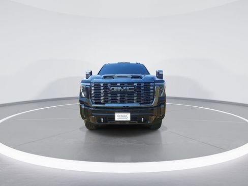 Used 2024 GMC Sierra 2500 Denali Ultimate AWD/4WD image 3