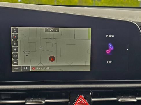 Certified 2025 Kia Niro Wind FWD image 14
