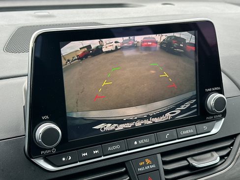 Used 2025 Nissan Altima 2.5 SV image 19