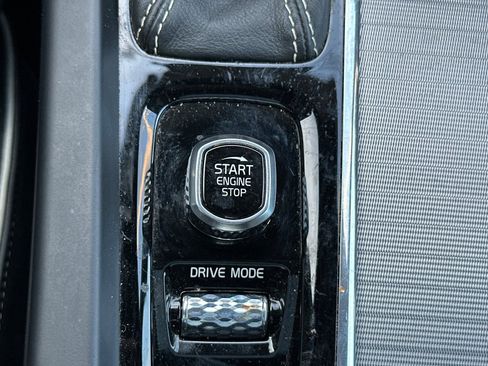 Used 2019 Volvo S60 T5 R-Design image 21