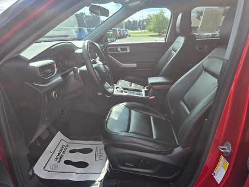 Used 2023 Ford Explorer XLT w/ Equipment Group 202A AWD/4WD image 9
