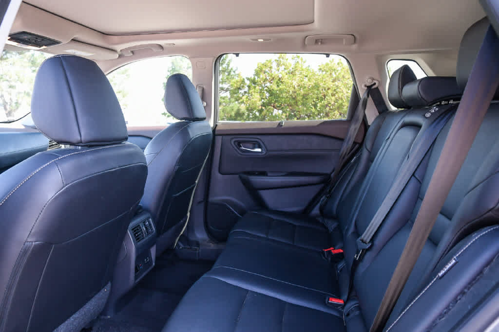 Used 2023 Nissan Rogue SL w/ SL Premium Package FWD image 17
