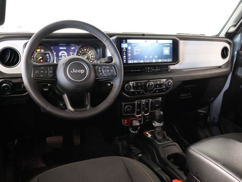 Used 2024 Jeep Wrangler Unlimited Sport AWD/4WD image 2