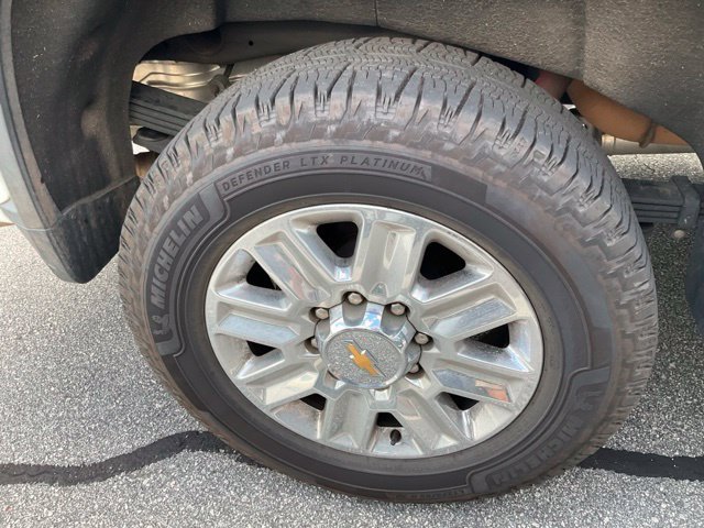 Used 2024 Chevrolet Silverado 2500 High Country w/ High Country Premium Package AWD/4WD image 15