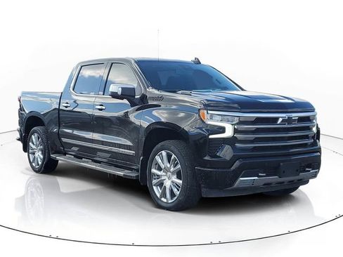 Used 2025 Chevrolet Silverado 1500 High Country w/ High Country Premium Package AWD/4WD image 2