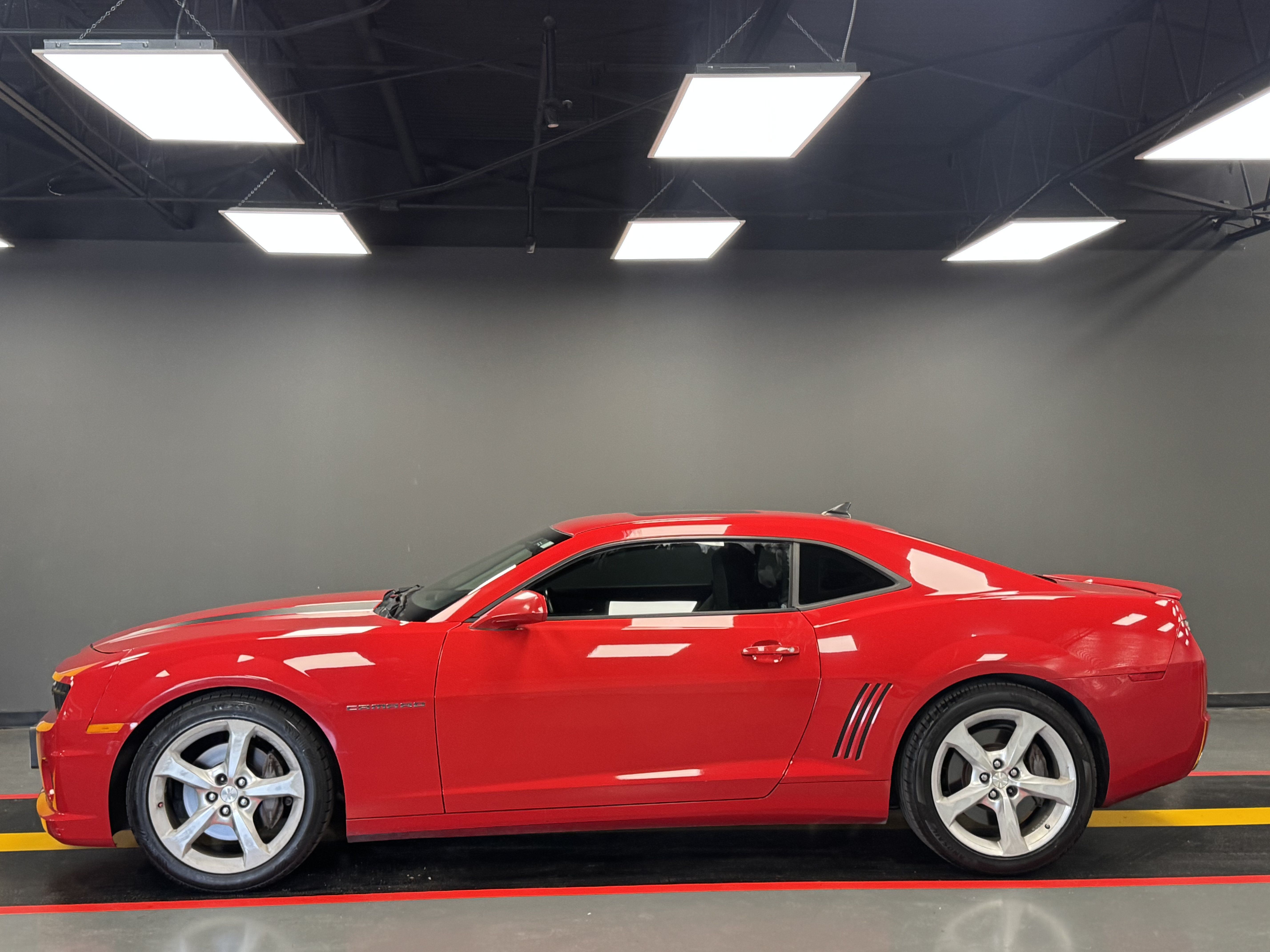 Used 2013 Chevrolet Camaro SS RWD image 3