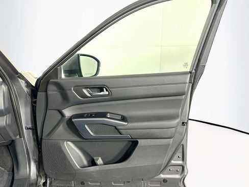 Used 2025 Nissan Pathfinder SL AWD/4WD image 34