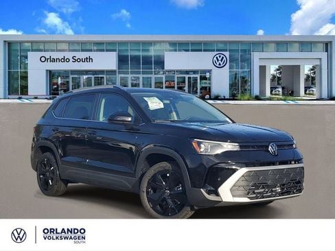 New 2026 Volkswagen Taos SE image 1