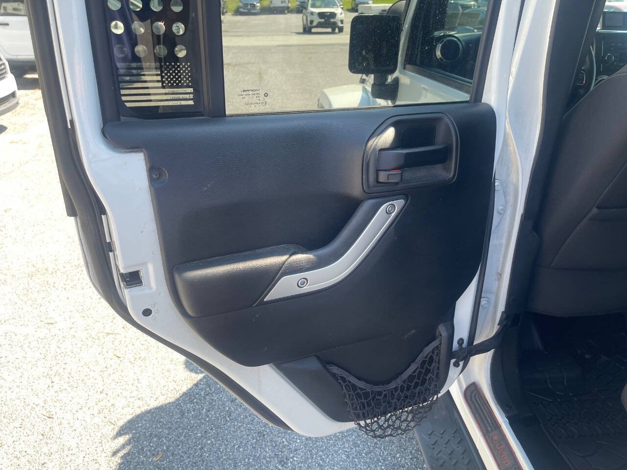 Used 2017 Jeep Wrangler Unlimited Sahara w/ Dual Top Group AWD/4WD image 29