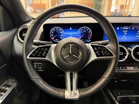 Certified 2025 Mercedes-Benz GLB 250 image 8