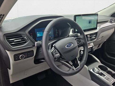 New 2025 Ford Escape SE image 3