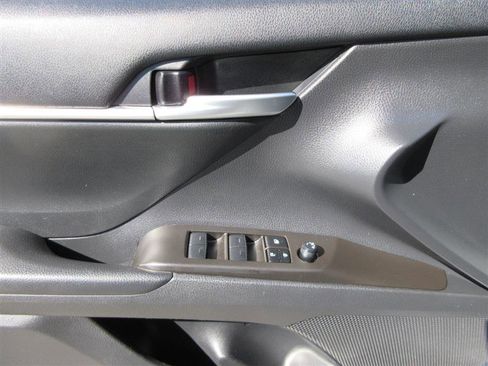 Used 2024 Toyota Camry SE FWD image 10
