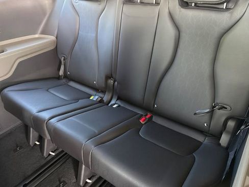 New 2026 Kia Carnival EX image 17