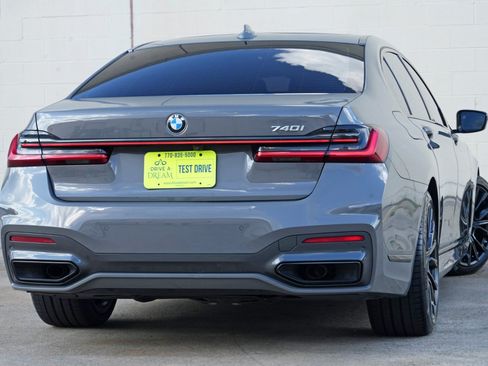 Used 2022 BMW 740i w/ M Sport Package RWD image 5