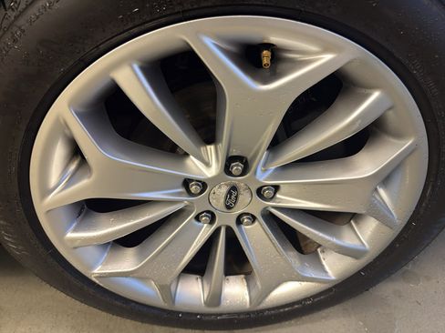 Used 2017 Ford Taurus Limited FWD image 37