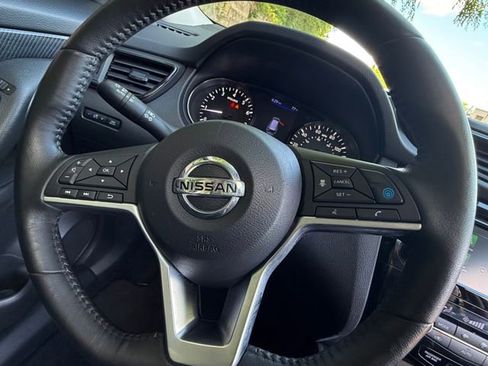 Used 2018 Nissan Rogue SL w/ Premium Package AWD/4WD image 15