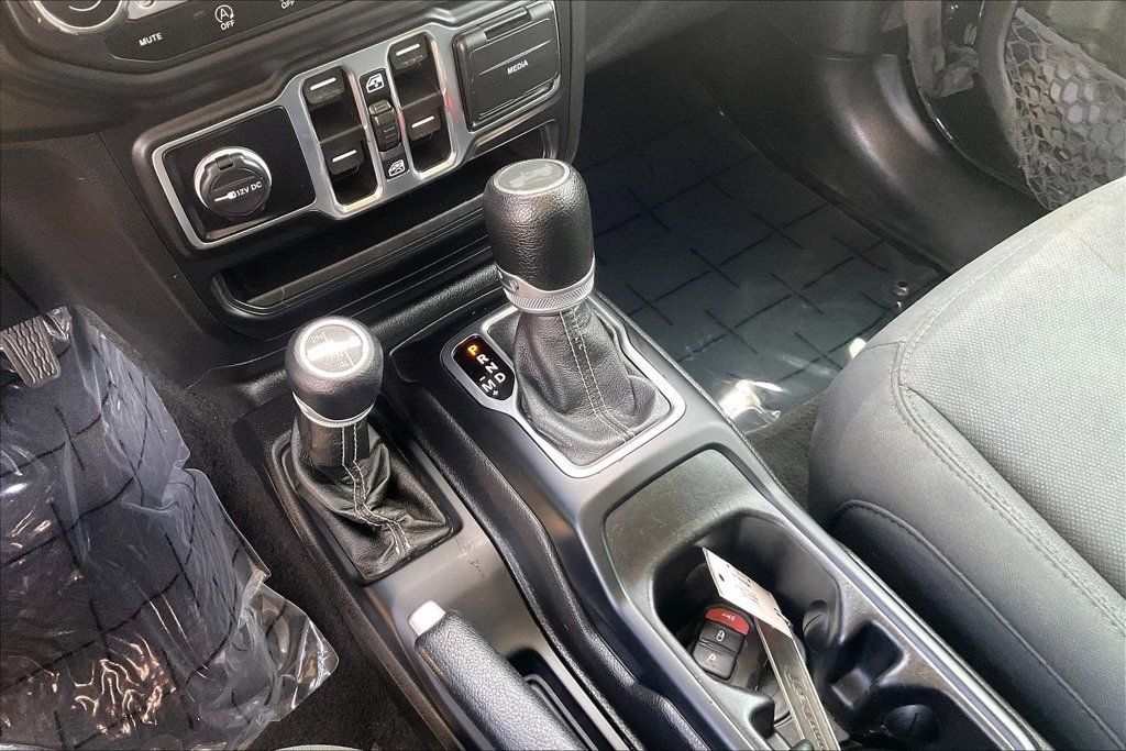 Used 2020 Jeep Wrangler Unlimited Sahara AWD/4WD image 17