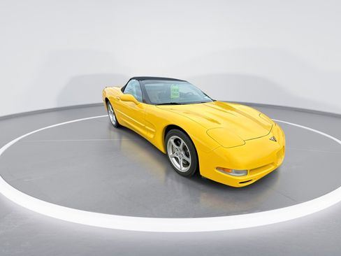 Used 2002 Chevrolet Corvette Convertible w/ Preferred Equipment Group2 RWD image 2