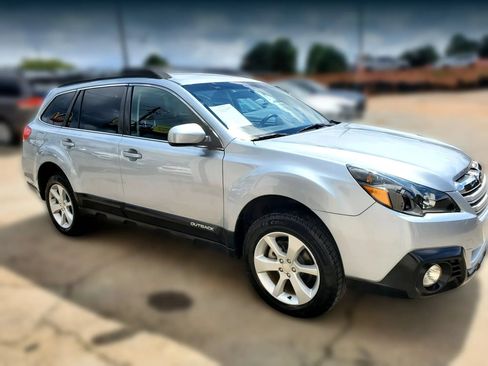 Used 2013 Subaru Outback 2.5i Premium w/ All-Weather Pkg AWD/4WD image 17