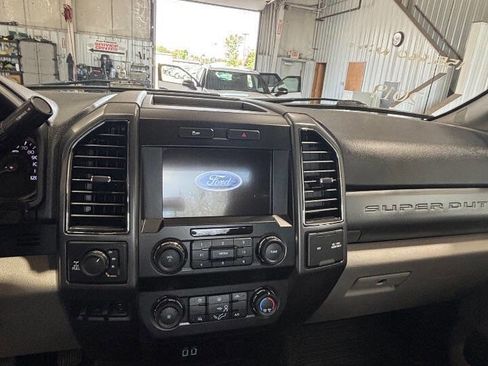 Used 2019 Ford F250 XLT AWD/4WD image 3