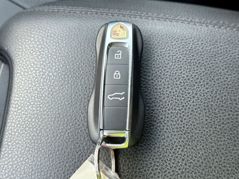 Used 2025 Porsche Cayenne AWD/4WD image 43