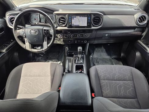Used 2018 Toyota Tacoma TRD Sport AWD/4WD image 16