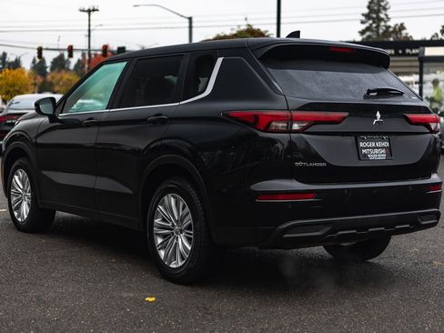 Used 2022 Mitsubishi Outlander ES image 10