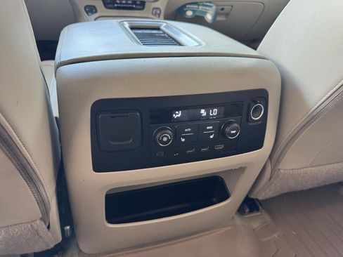 Used 2018 GMC Yukon Denali w/ Denali Ultimate Package AWD/4WD image 17