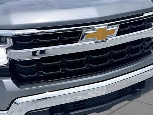 Used 2023 Chevrolet Silverado 1500 LT AWD/4WD image 30