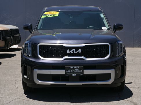 Used 2025 Kia Telluride LX FWD image 8