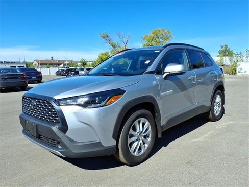 Certified 2022 Toyota Corolla Cross LE image 3
