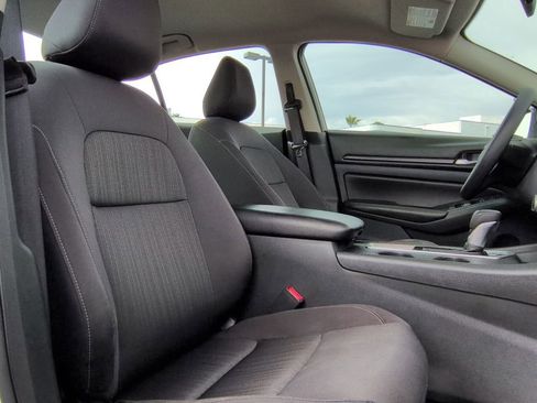 Used 2025 Nissan Altima 2.5 SV FWD image 39