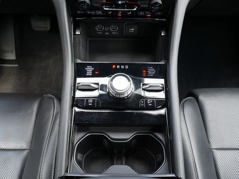 Used 2022 Jeep Grand Cherokee Overland w/ Luxury Tech Group IV AWD/4WD image 24