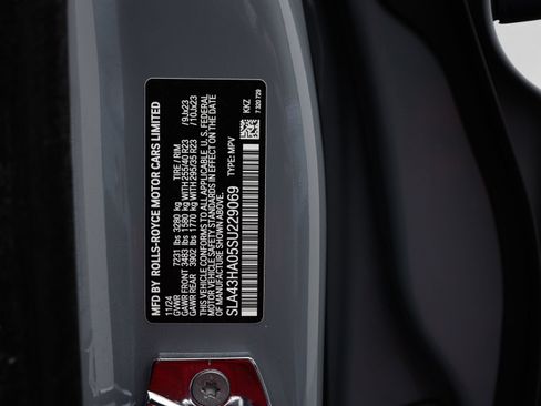 Certified 2025 Rolls-Royce Cullinan Black Badge AWD/4WD image 57