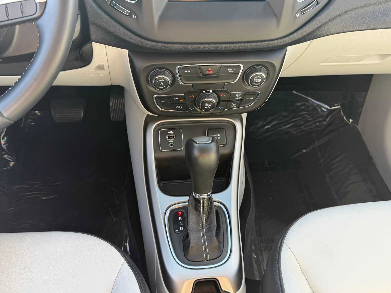 Used 2018 Jeep Compass Latitude w/ Popular Equipment Group FWD image 19