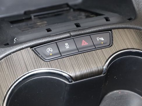 Used 2023 GMC Acadia SLT w/ Elevation Edition image 31