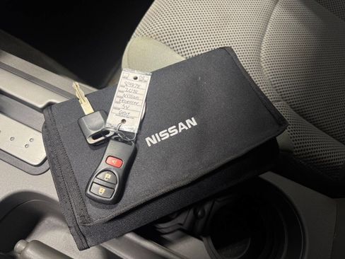 Used 2018 Nissan Frontier SV image 41