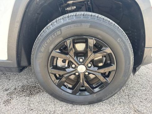 Used 2023 Jeep Grand Cherokee L Limited w/ Trailer Tow Group (B) AWD/4WD image 9