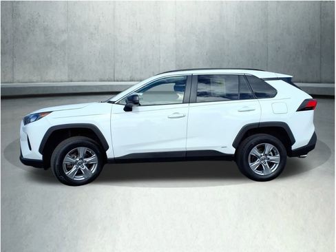 Certified 2022 Toyota RAV4 LE image 5