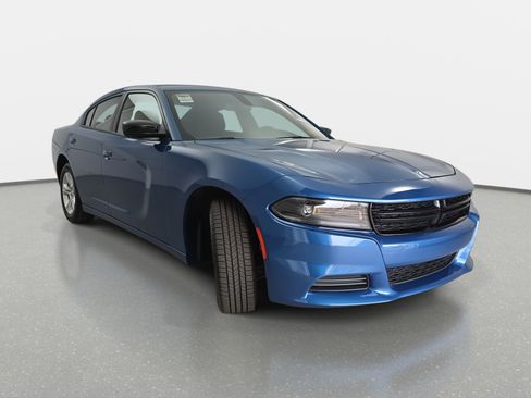 Used 2023 Dodge Charger SXT w/ Cold Weather Package image 3