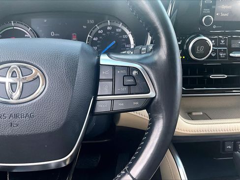 Used 2021 Toyota Highlander Limited AWD/4WD image 25