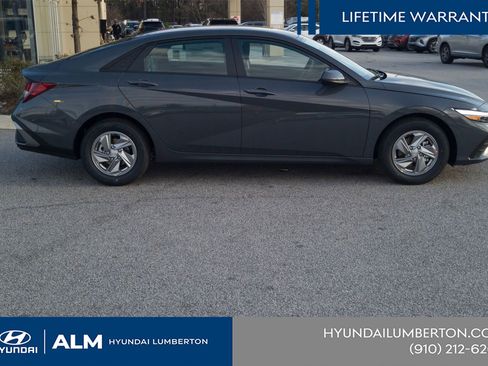 New 2026 Hyundai Elantra SEL Sport FWD image 5