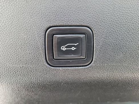 Used 2023 Cadillac Escalade ESV Premium Luxury w/ Performance Package image 8