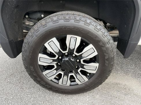 Used 2024 GMC Sierra 2500 Denali w/ Denali Reserve Package AWD/4WD image 17