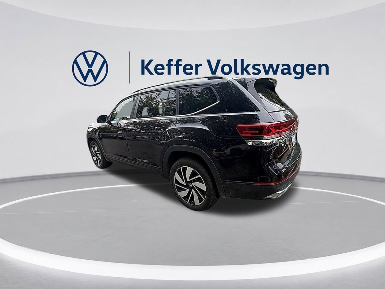 Used 2025 Volkswagen Atlas SE AWD/4WD image 4