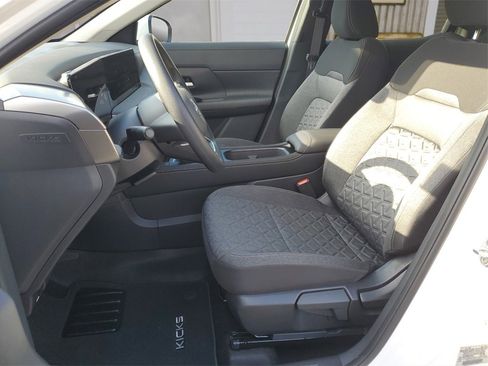 Used 2025 Nissan Kicks SV image 15